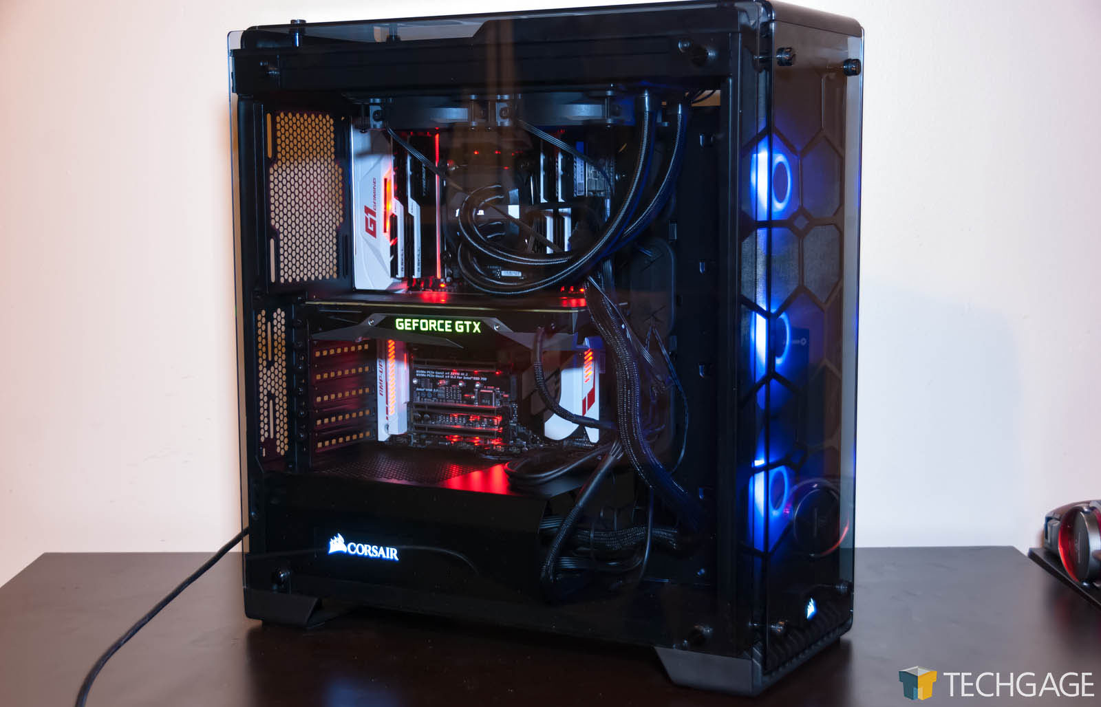 Corsair’s Crystal Series 570X, show off your temper