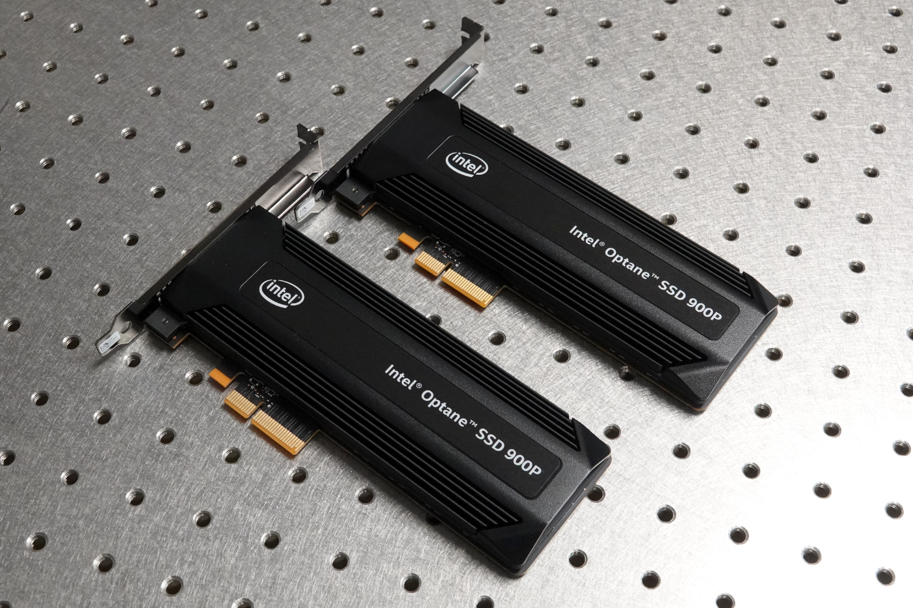 Intel Optane SSD 900P 480GB and 280GB NVMe HHHL SSD Review – Lots of 3D XPoint!