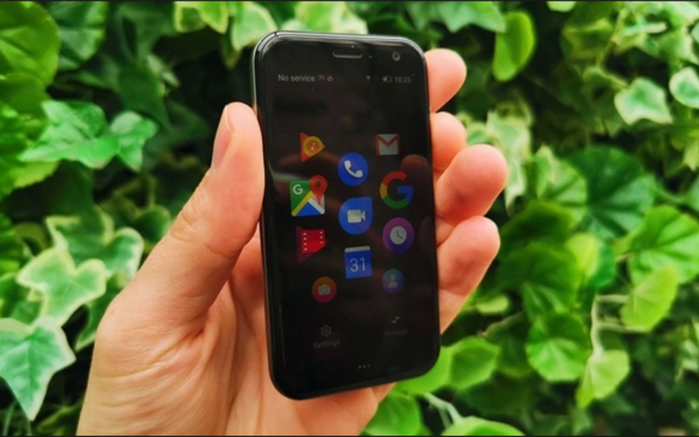 Palm pilots a new phone