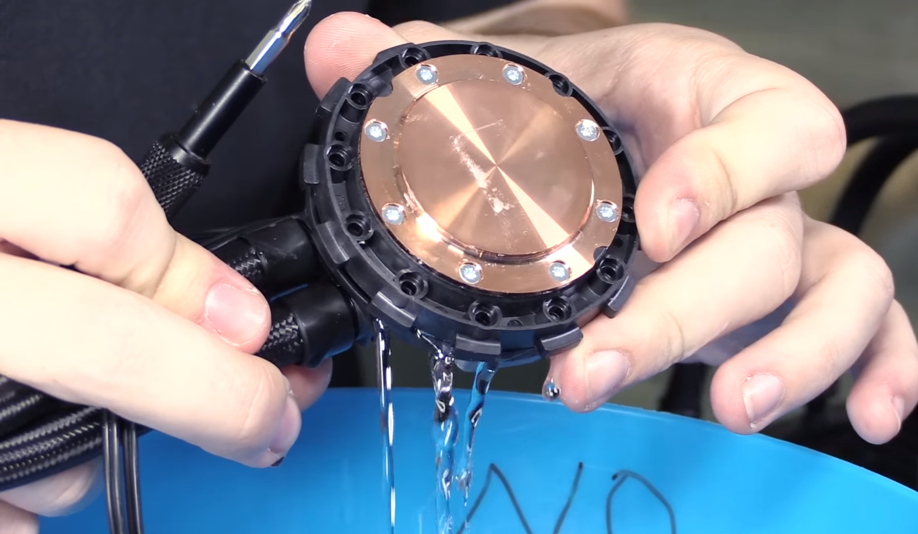 GamersNexus Disassembles an EVGA Hybrid Liquid Cooler